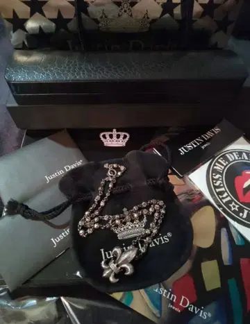 저스틴 데이비스 목걸이 실버 너바나 커트 코베인 백합