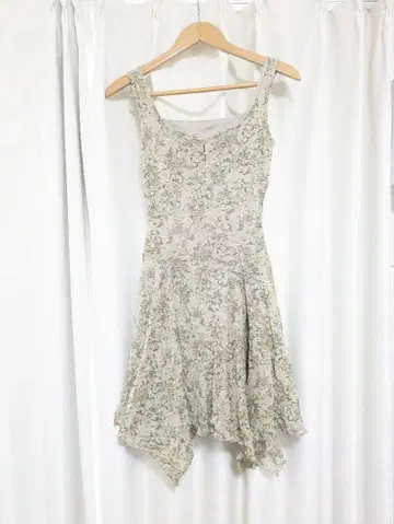 KOKAI made in france 꽃무늬 슬리브리스 원피스