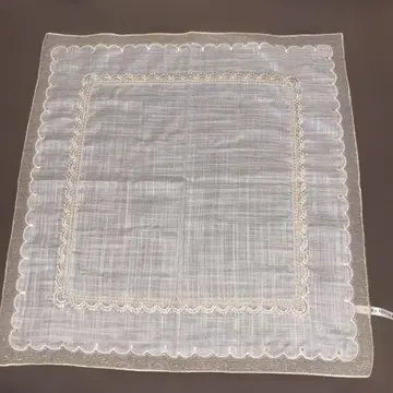 CLASSIC THE SMALL LUXURY 손수건 크림색