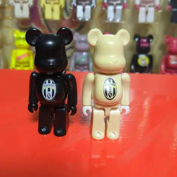 유벤투스 베어브릭 2체 세트 화이트에 황변 있음