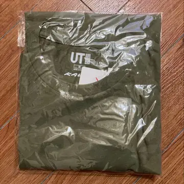 새상품 KAWS UNIQLO T셔츠 2016 콜라보