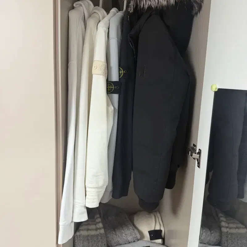 스톤아일랜드 멕케이지 오프화이트 톰브라운 다 처분해요