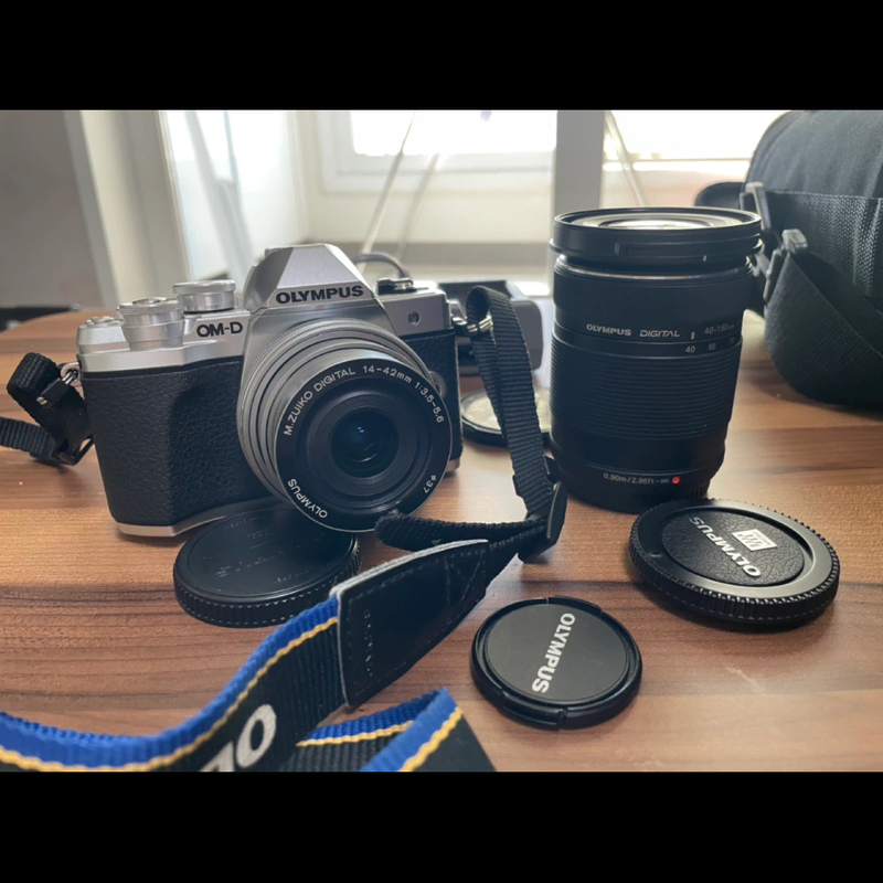 올림푸스 OM-D E-M10 Mark III 미러리스 카메라 팝니다.