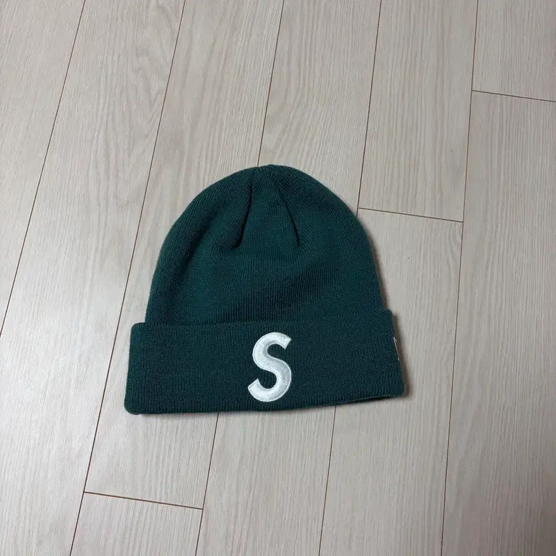 슈프림 뉴에라 S 로고 비니 파인