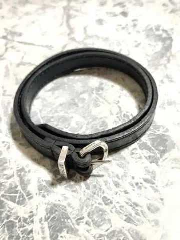 JUSTINDAVIS 블랙 가죽 팔찌