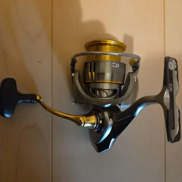 선착순 중고품 무료배송 DAIWA FRAMS LT3000 1개