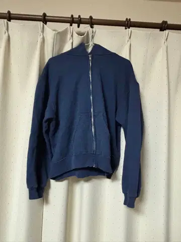 AKIMBO ZIP-UP HOODIE