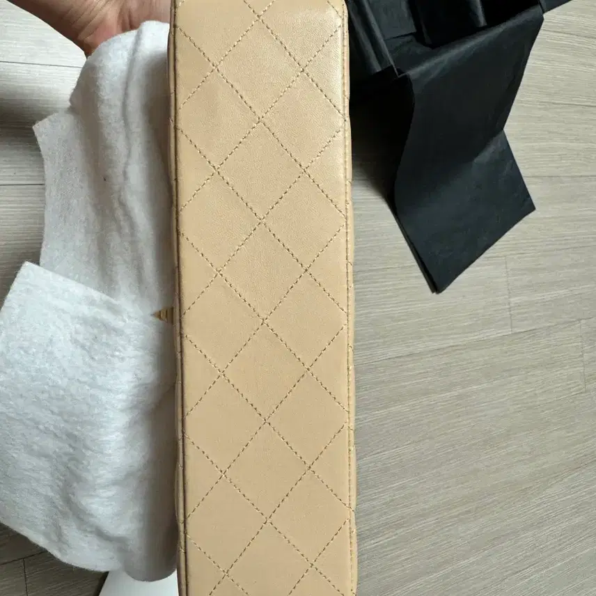 샤넬 클래식 미디움 베이지 사진 5