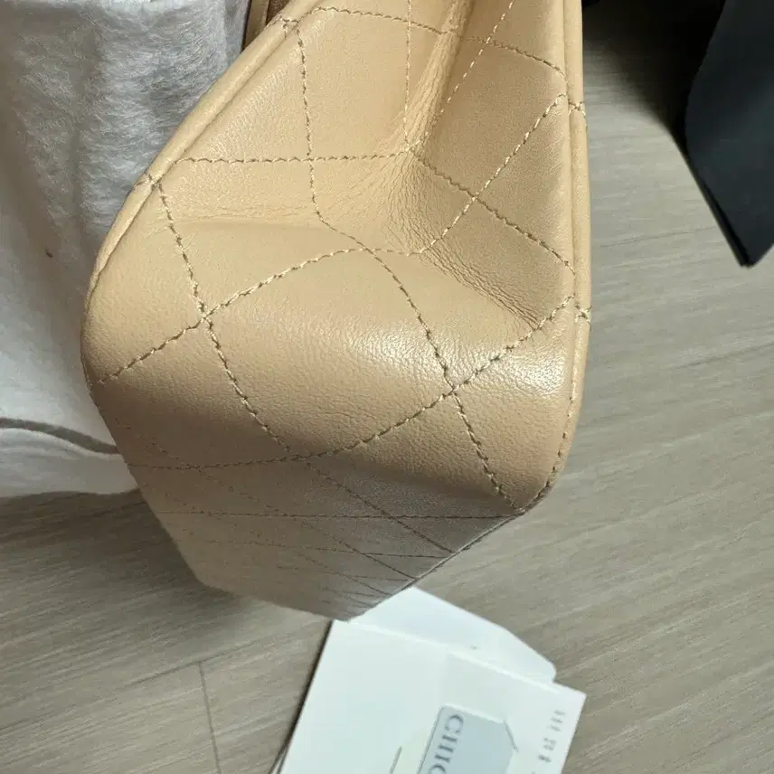 샤넬 클래식 미디움 베이지 사진 6