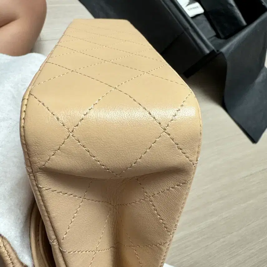 샤넬 클래식 미디움 베이지 사진 7