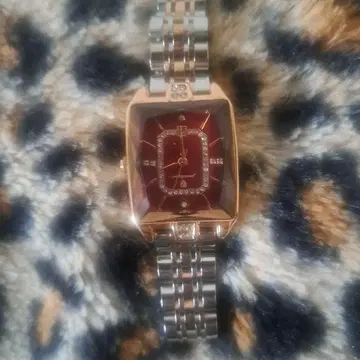 빨간색 직사각형 쿼츠 손목시계