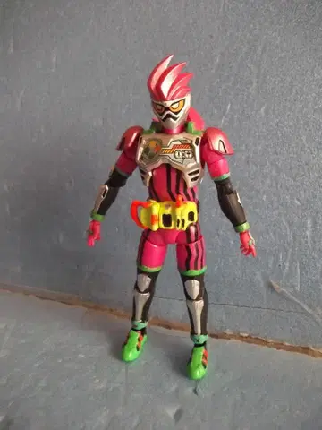 SH 피규아트 가면라이더 이그제이드 중고 본체만