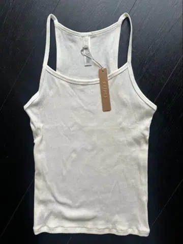 skims 탱크탑 S 알리시아 스탠 론 헤르만 alo yoga