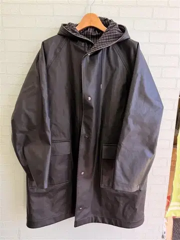 HEUGN 엘머 리버서블 후디드 코트