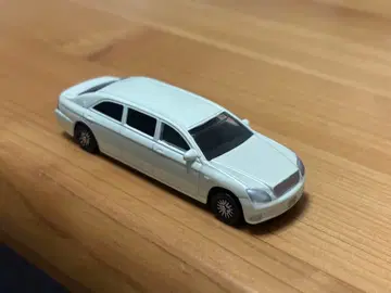 도요타 크라운 리무진 화이트 풀백카