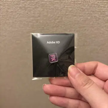 Adobe XD 로고 귀걸이