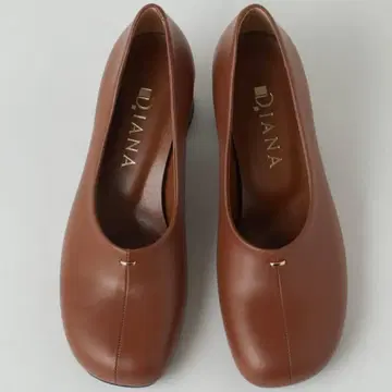 DIANA 오블리크 토 펌프스