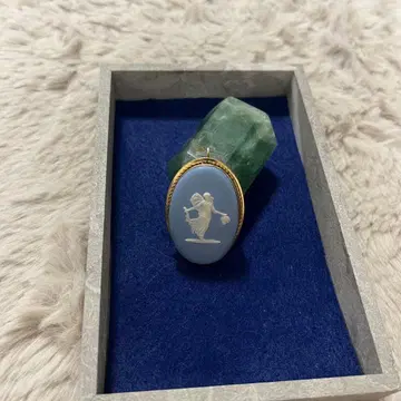 웨지우드 브로치