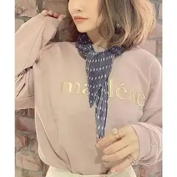 에이미 이스트 월 도트 스카프 포함 로고 맨투맨 풀오버 새상품 핑크