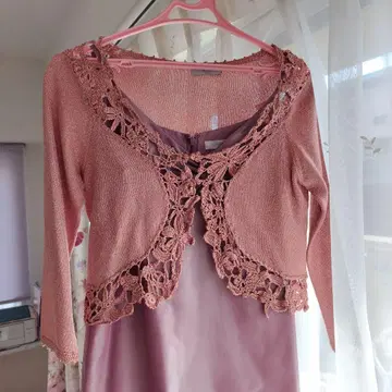 INED 핑크 슬립 드레스 & ef-de 레이스 편직 가디건