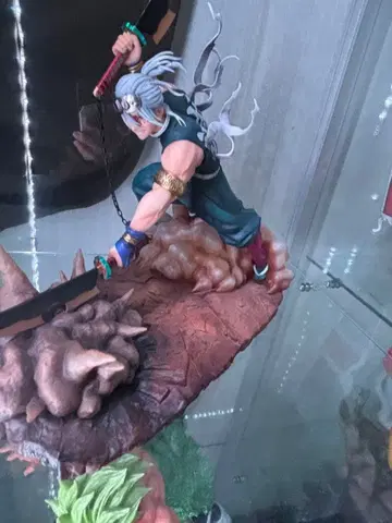 검을 든 액션 피규어 약 30cm