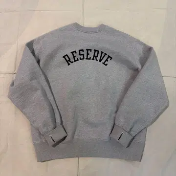 Unlikely Simple Sweat Crew RESERVE 맨투맨