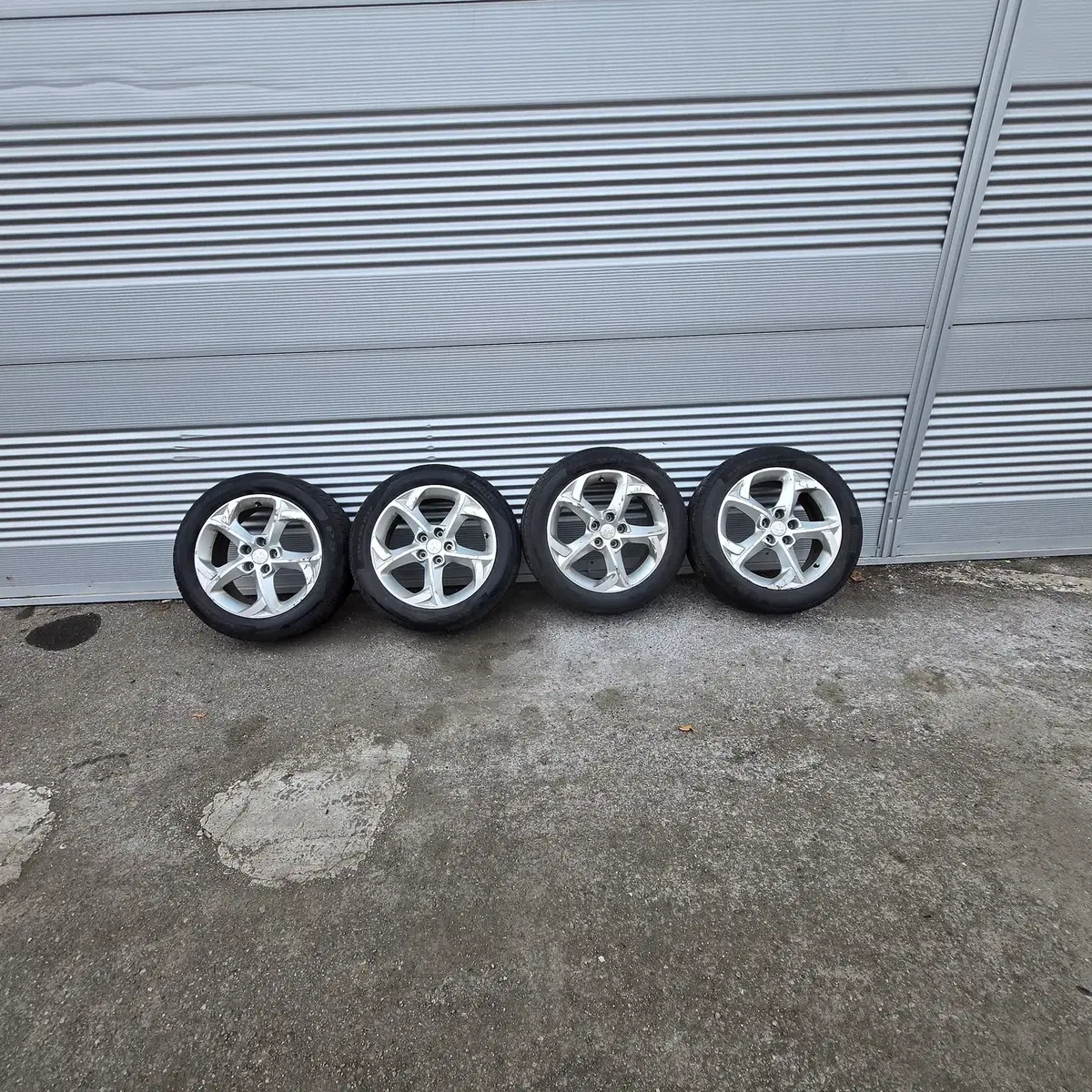 Wheel Tire 215/55/17 Peugeot 508 Genuine Wheel Tire Tread 50% or 