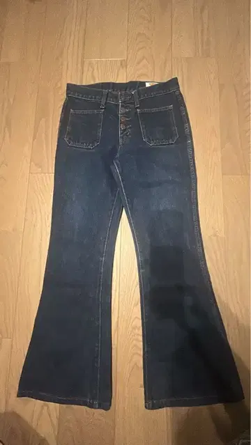 [트렌드] 버튼 플라이 플레어 데님 | 다크 네이비 빈티지풍