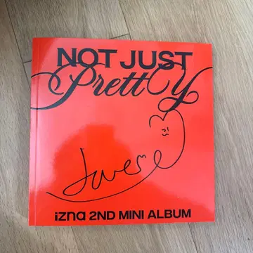 izna Not Just Pretty 사랑 사인 포함