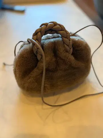 HEREU Bombon 무스탕 백 토프 롯폰기 ebure 구매