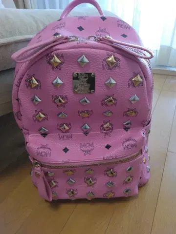 MCM 스터드 장식 핑크 백팩