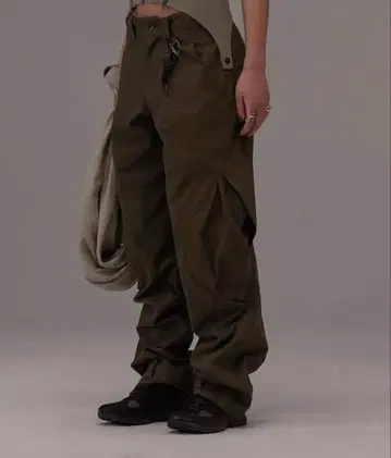 HYEIN SEO 헤인소 카고 팬츠 변형 블랙 사이즈 3