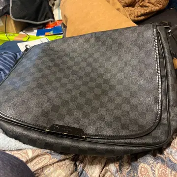 다미에 패턴 블랙 숄더백