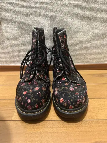 닥터마틴 꽃무늬 8홀 23.5cm