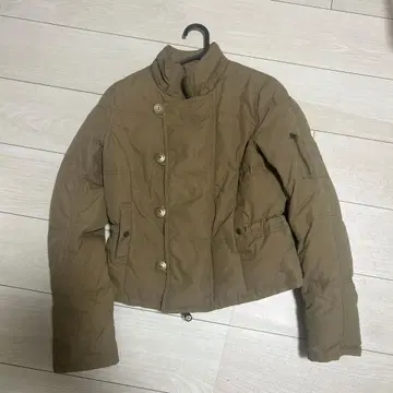 BEATRICE 카키 숏 기장 다운 자켓