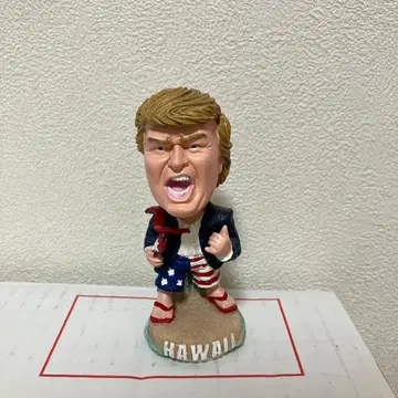 도널드 트럼프 대통령 in Hawaii 흔들 목 피규어