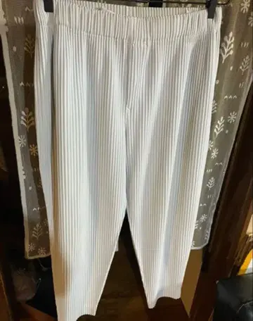 옴므 플리세 이세이 미야케 플리츠 테이퍼드 팬츠