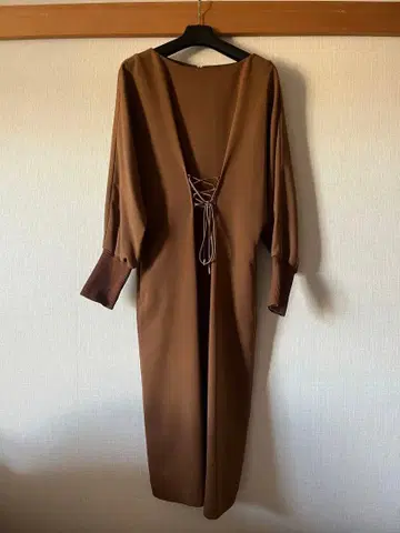 올풀림 있음 DIRECTOIRE 래글런 소매 브라운 원피스