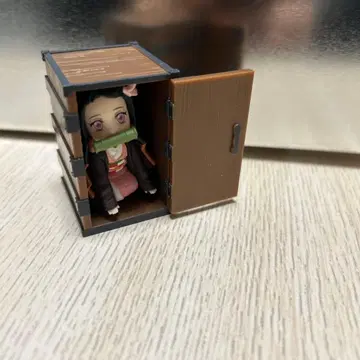 귀멸의 칼날 피규어 나무 상자에서 네즈코