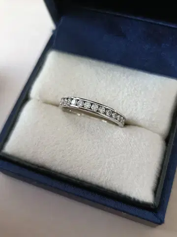 스타 주얼리 6호 플라티나 하프 이터니티 반지 0.28