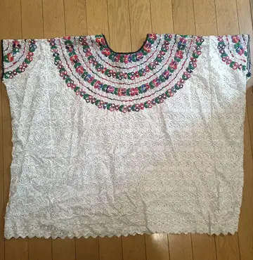 과테말라 총 자수 꽃무늬 티셔츠