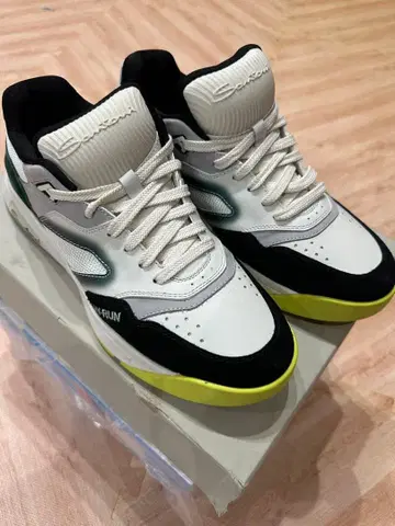 산토니 스니커즈