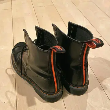 닥터마틴 X 빔즈 X 바빌론 60주년 기념 콜라보