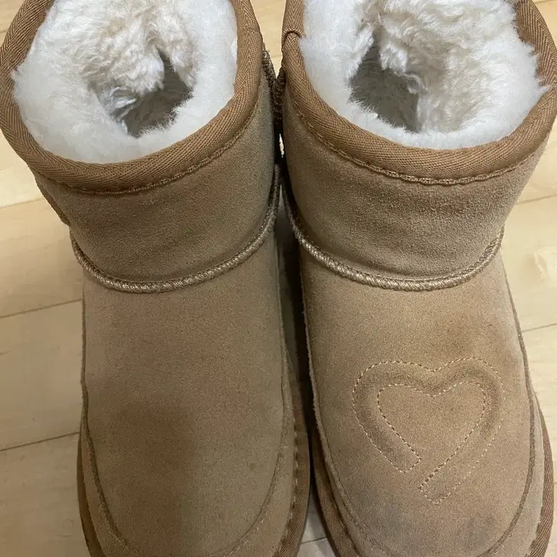 마크모크 어그 부츠 하트