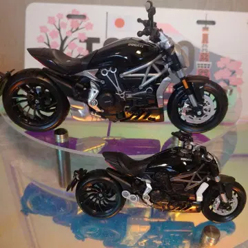 새상품급 DUCATI 디아벨 Carbon 2대 바이크 모형