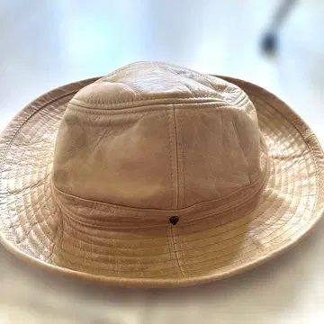 헬렌 카민스키 카프 소재