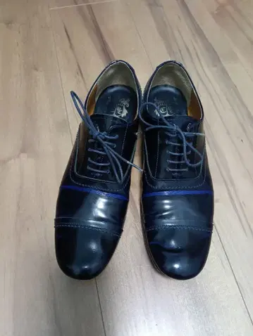 사이즈 37 chausser 네이비 에나멜 신발