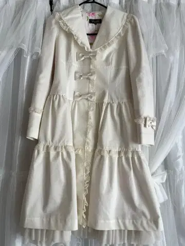 지저스 디아망테 40 아이보리 A라인 코트 히메갸루