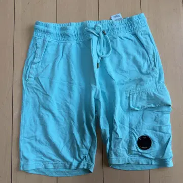 CP 컴퍼니 숏팬츠 블루 레어 컬러