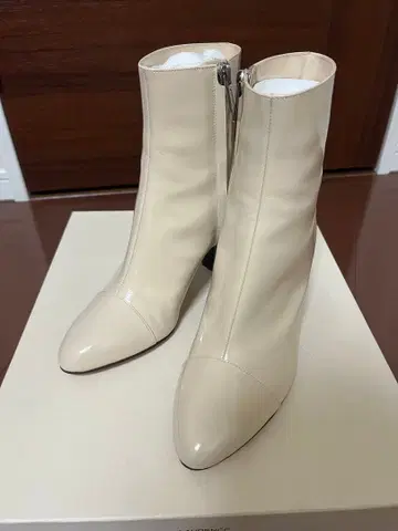 LAURENCE / 'EMA' 숏부츠 아이보리